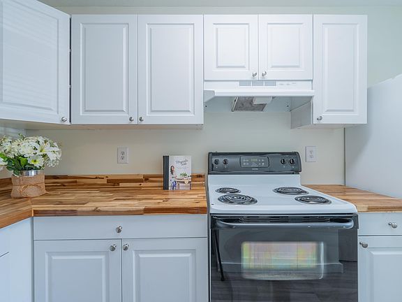 3rd image of 563 E Graham Pl