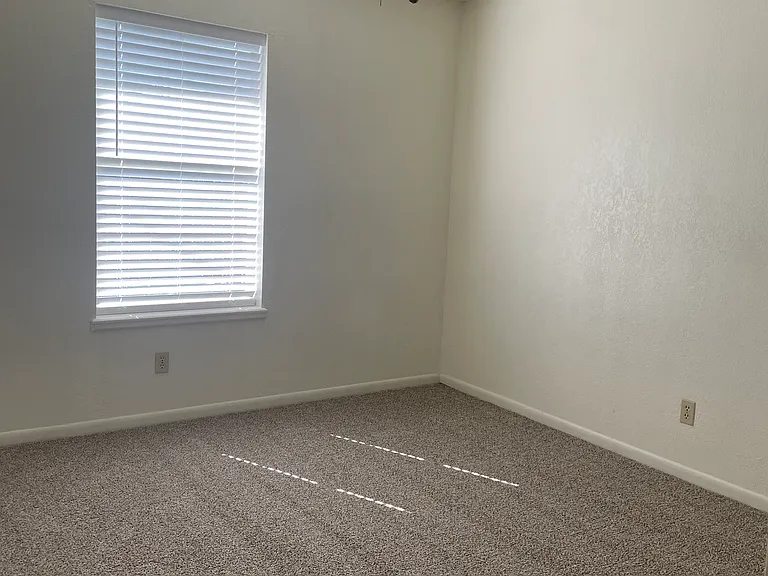 13139 Temple Cir — Photo 9