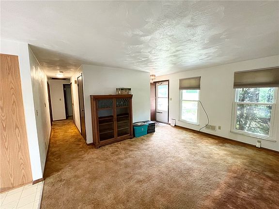 4th image of 19 W White Oak Dr