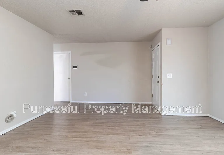 313 Belmont Dr — Photo 5