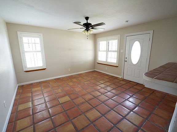 3rd image of 4604 Dakota Ave