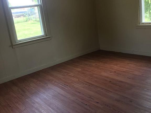 2nd image of 2507 Bridge St