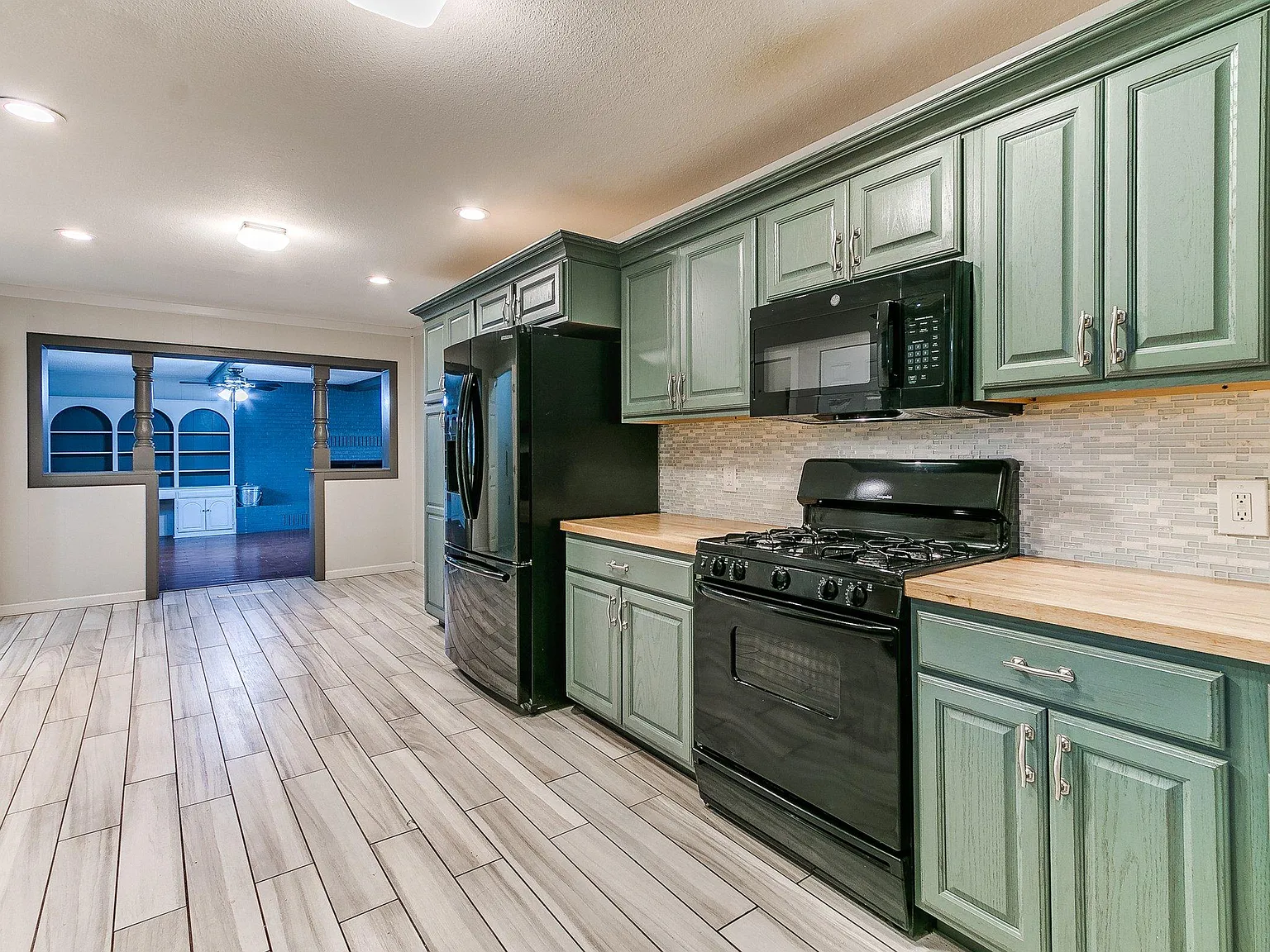 1707 S Ash Pl — Photo 4