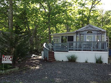 Front view - Parking for two