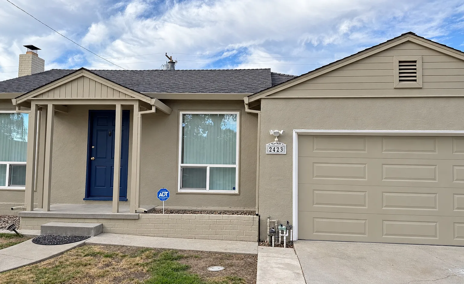3 bed, 1326 sqft, $4,550 — Photo 2