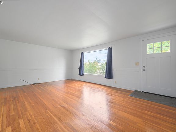 3rd image of 4470 Royal Ave