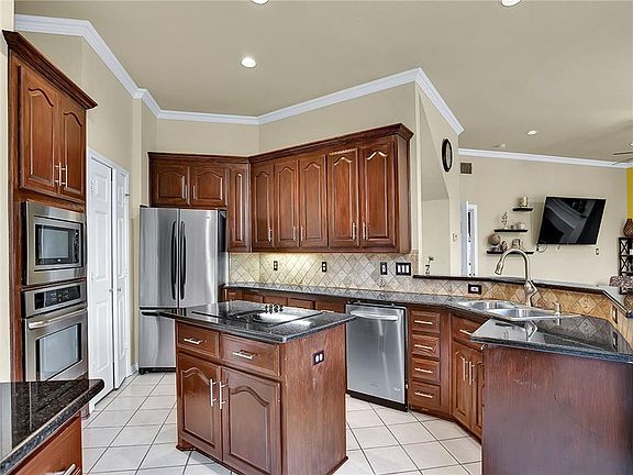 3rd image of 2624 Shadow Hill Ln