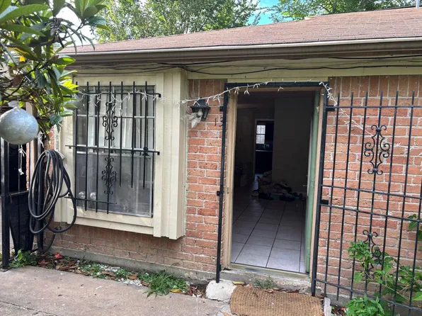 1612 Crestdale Dr #13, Houston, TX 77080