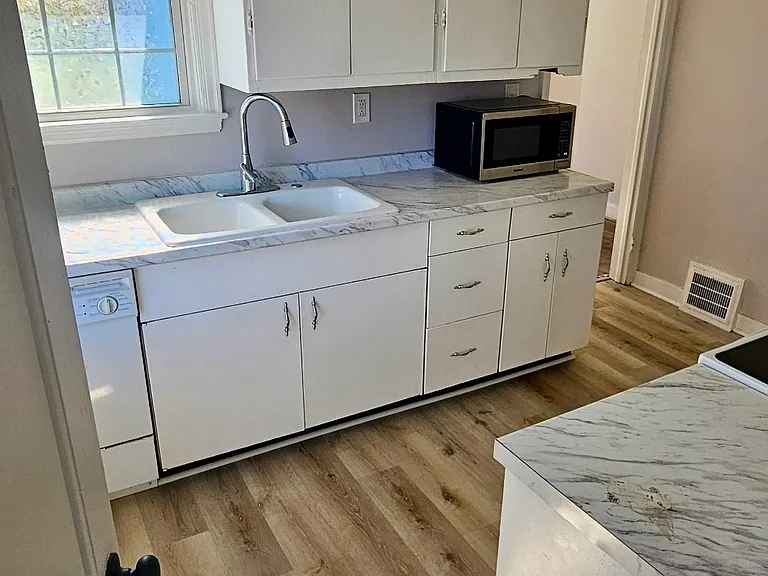 2329 School St — Photo 2