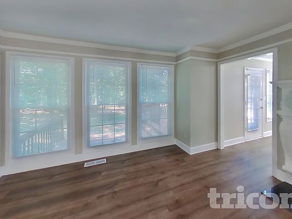 3rd image of 3125 Harold Way SW