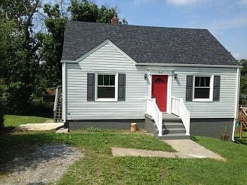 2nd image of 2122 Larchwood Ave NE