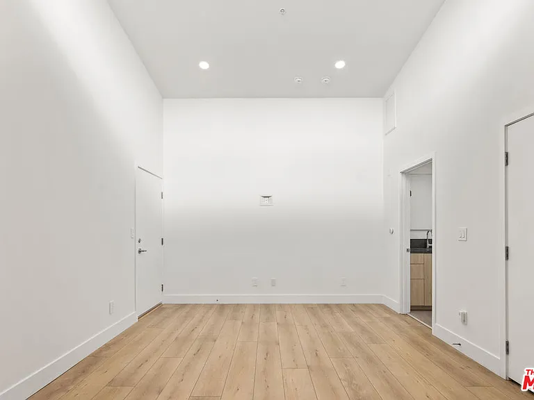2918 3rd St #6 — Photo 8