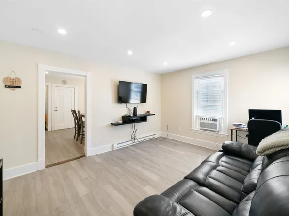 229 Lincoln St #2, Worcester, MA 01605