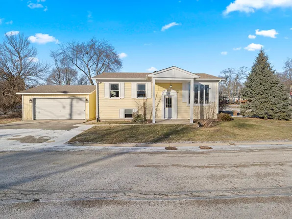 224 Heather Ter, Round Lake Beach, IL 60073
