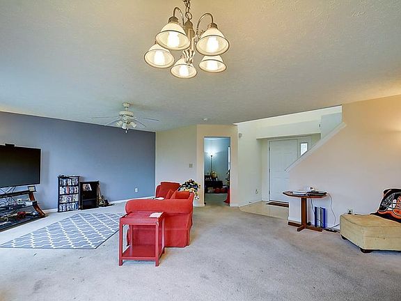 3rd image of 2474 Foxtail Dr
