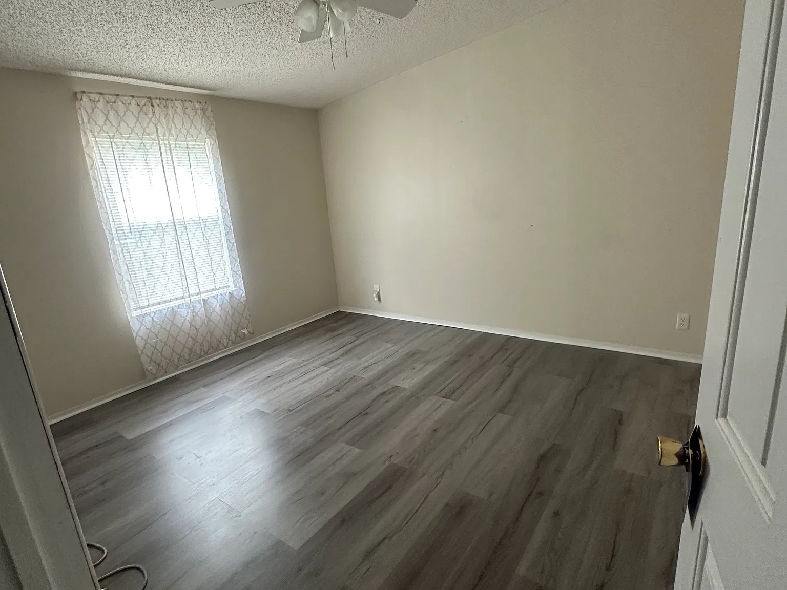 3 bed, $950 — Photo 1