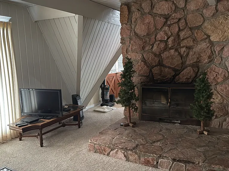 24031 Lama Rd — Photo 4