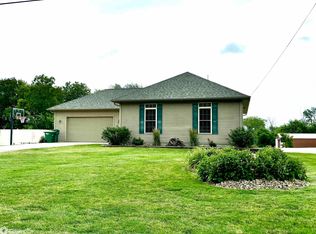 807 S Cherry St, Creston, IA 50801