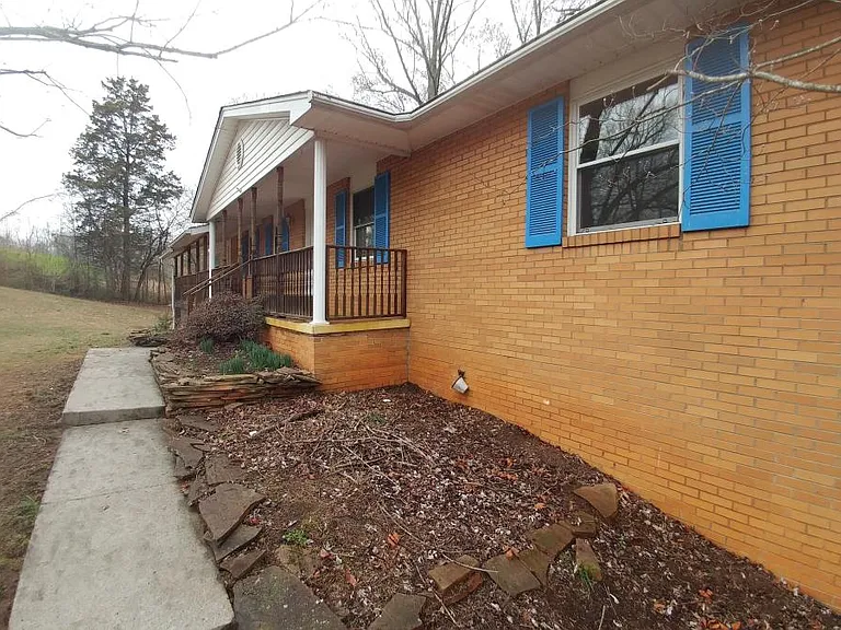 10765 Mercury Dr — Photo 2