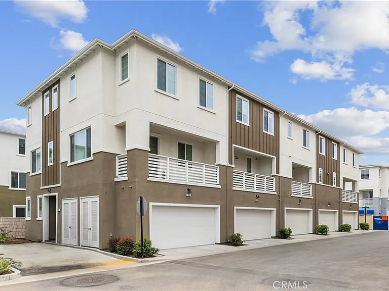 1484 W Sunrise Ln — Photo 14
