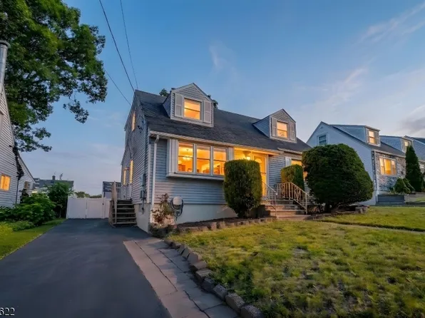 68 16Th Ave, Elmwood Park Boro, NJ 07407