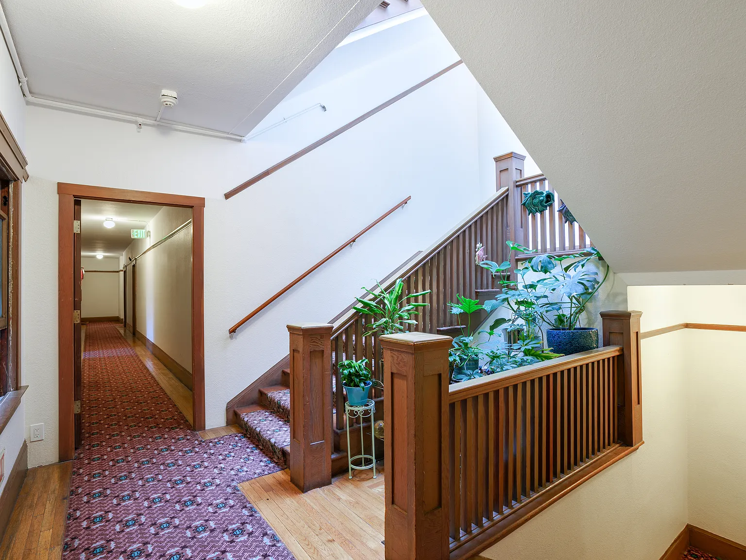 California Apartments — Photo 3