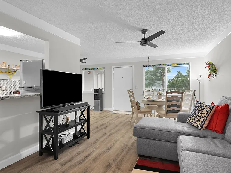 31 Lake Vista Trl #205 — Photo 8