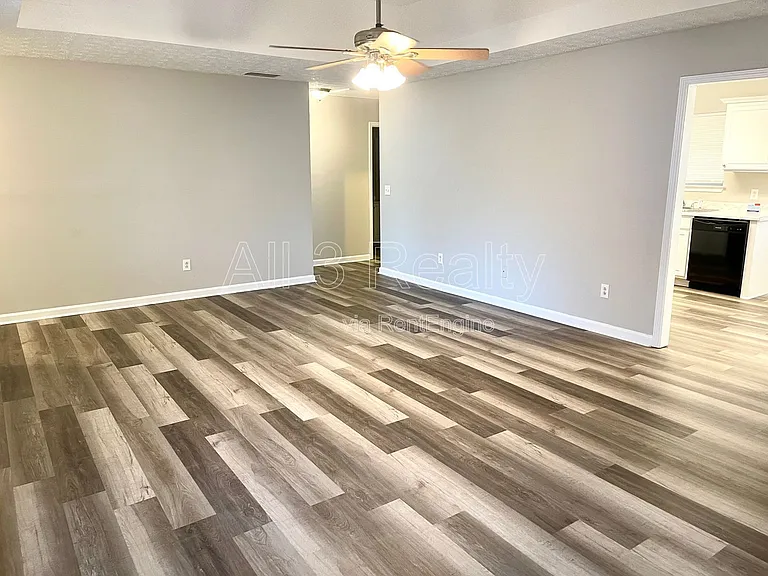460 Mountainview Dr — Photo 3