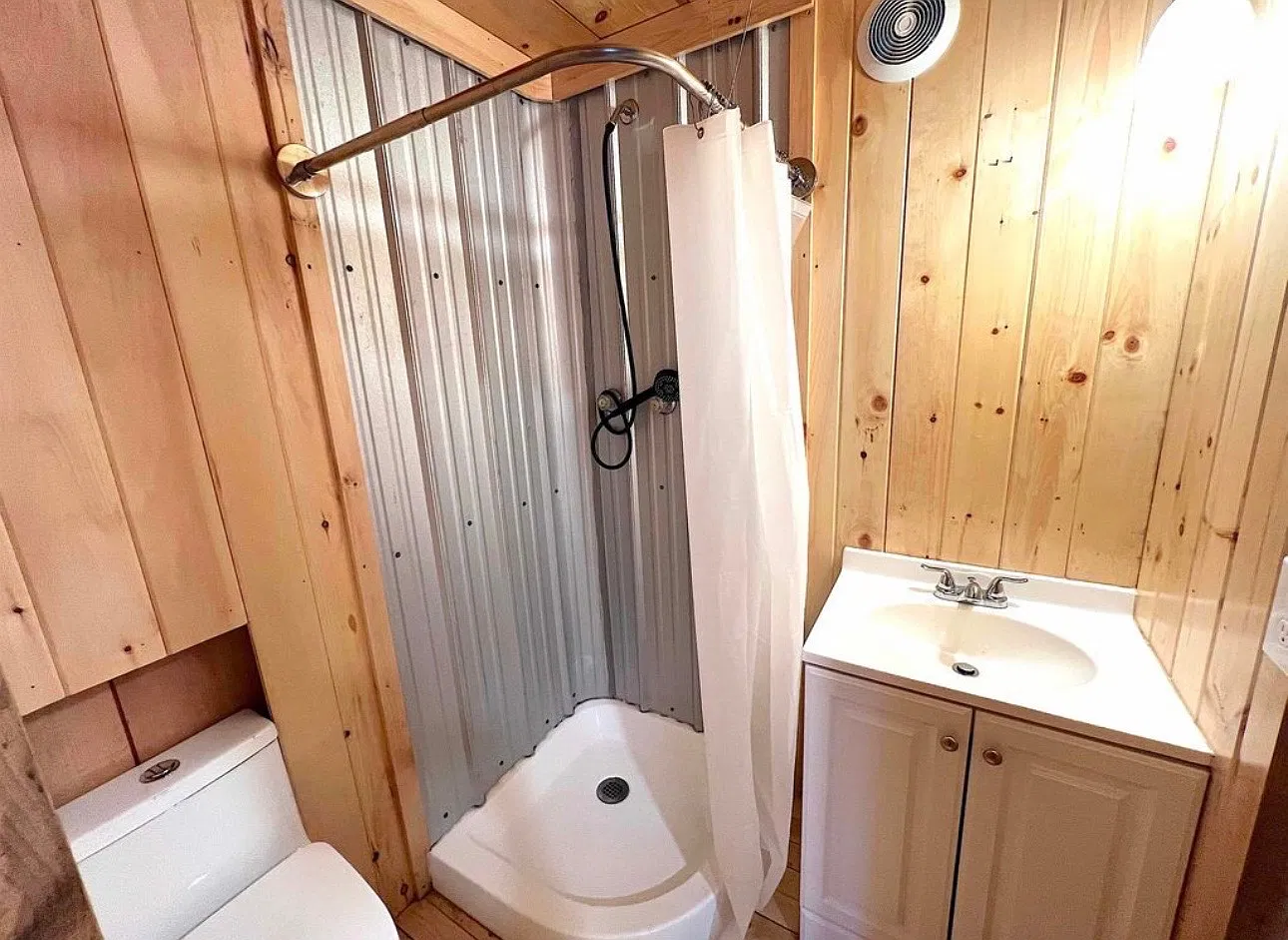 854 West Woodbury Road - 2 — Photo 2