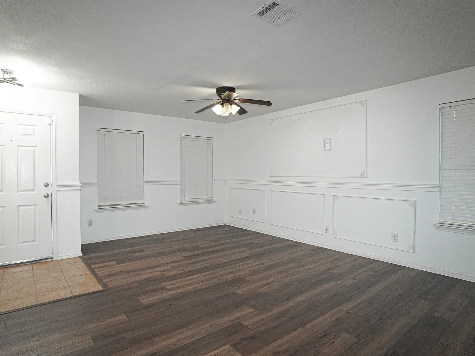 4 bed, 2.5 bath, 2356 sqft, $2,700 — Photo 4