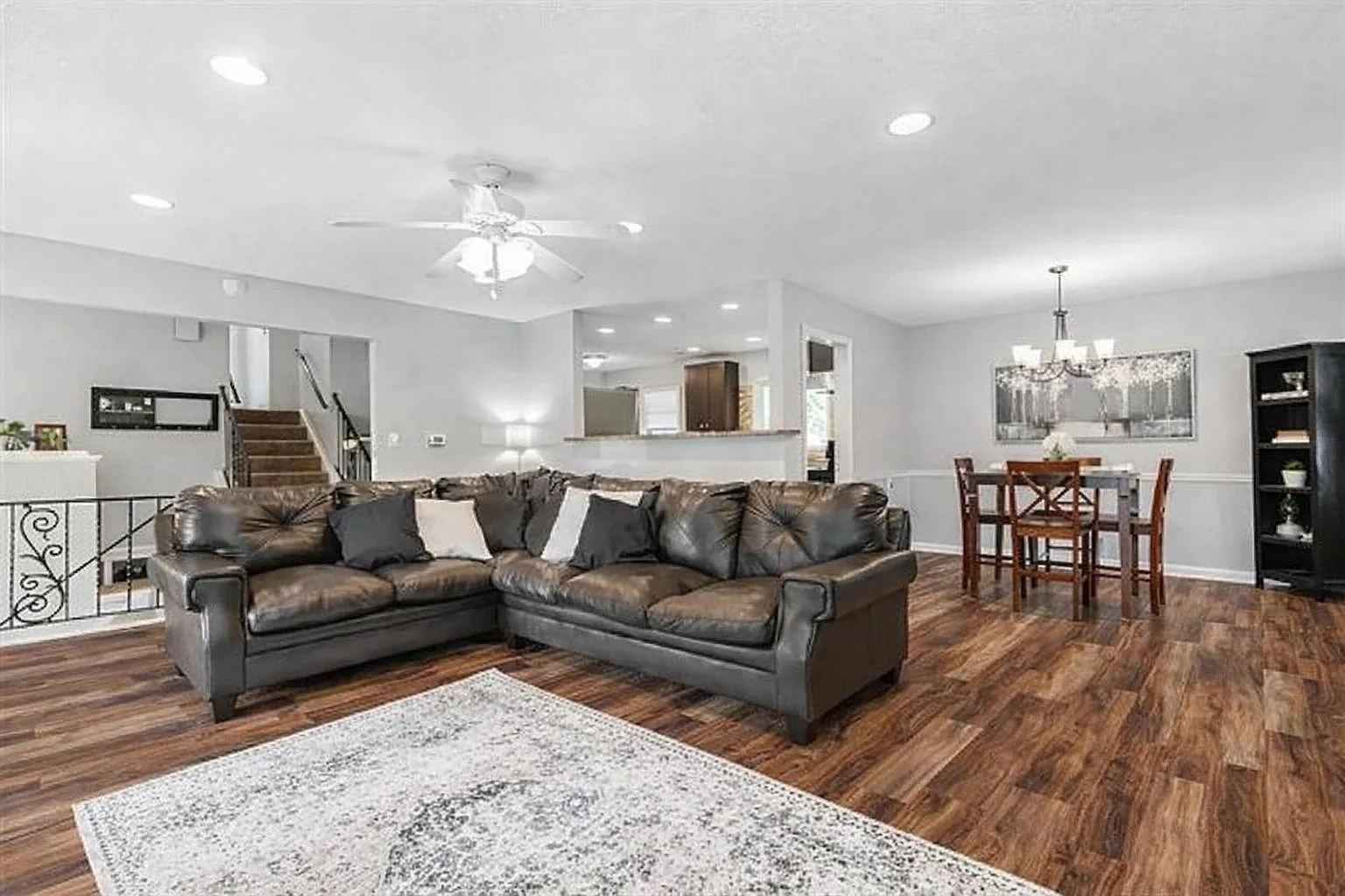4 bed, 3.0 bath, 2700 sqft, $776 — Photo 4