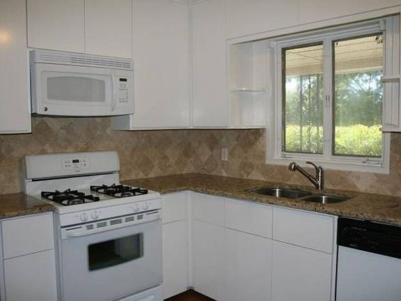 4th image of 2307 Newfield Ln