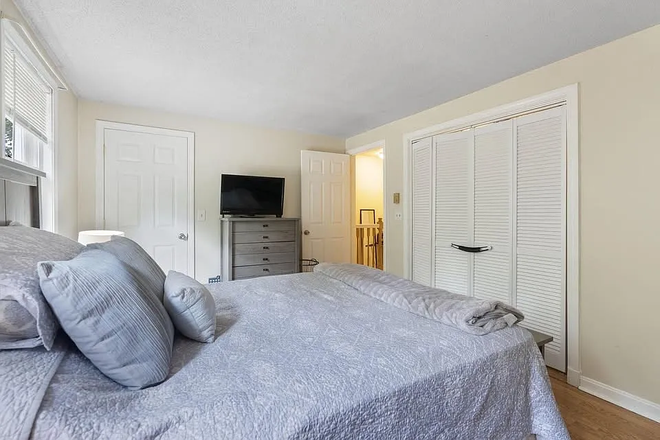 2 bed, 1000 sqft, $2,200 — Photo 4