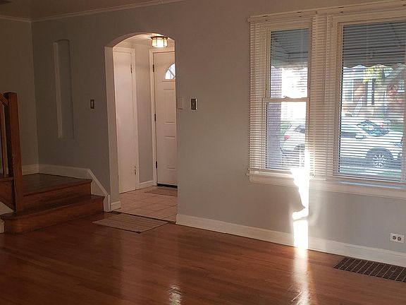 5th image of 8112 S Christiana Ave