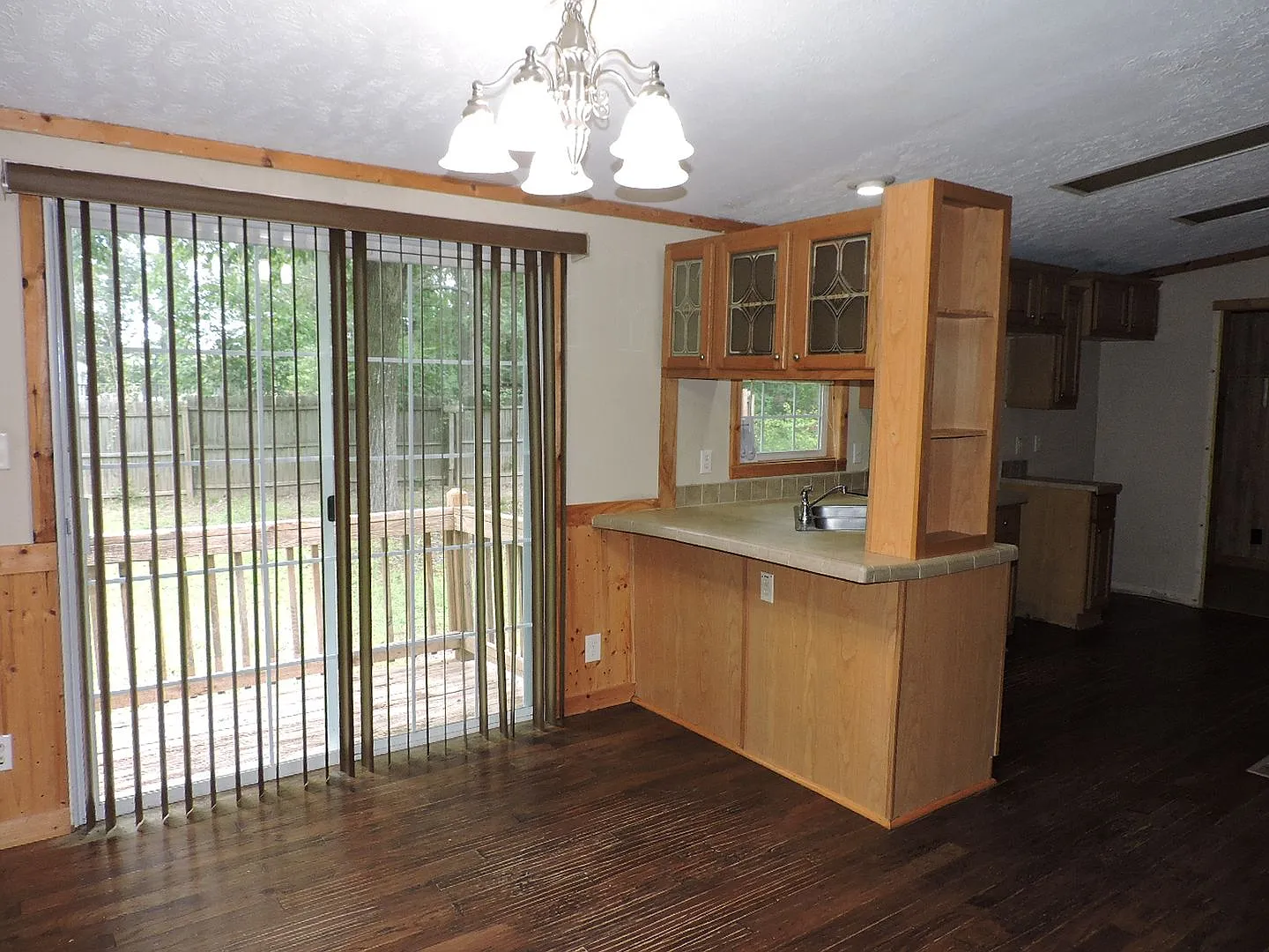 3 bed, 2.0 bath, 1404 sqft, $1,650 — Photo 4