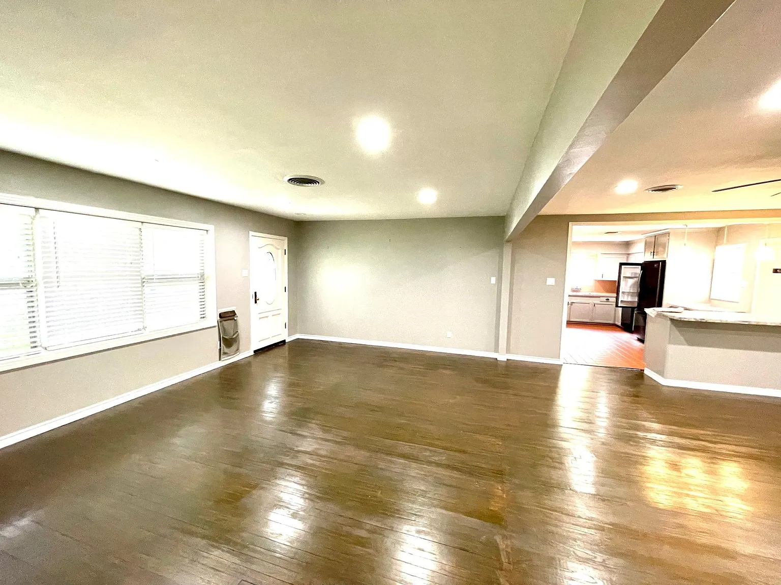 809 Woodstock St — Photo 3