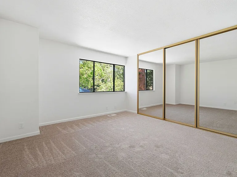 721 Center Ave — Photo 24