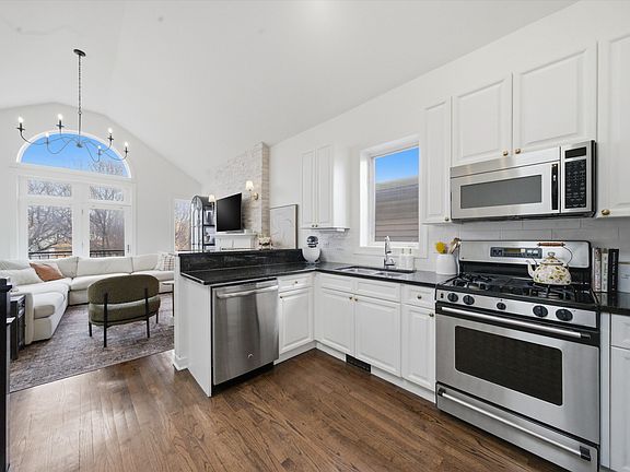 3rd image of 3042 N Racine Ave #3