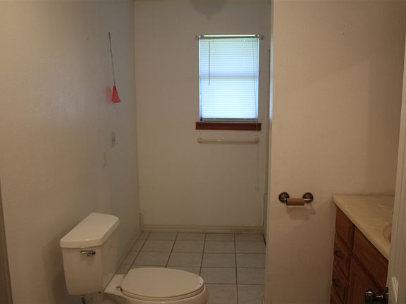 5th image of 427 Long St