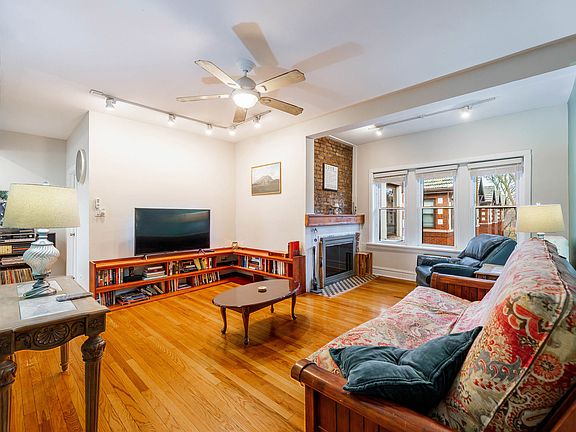 2nd image of 819 Lake St APT 3W