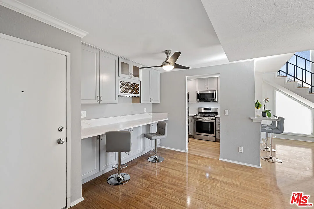 2 bed, 2.0 bath, 1137 sqft, $3,250 — Photo 3