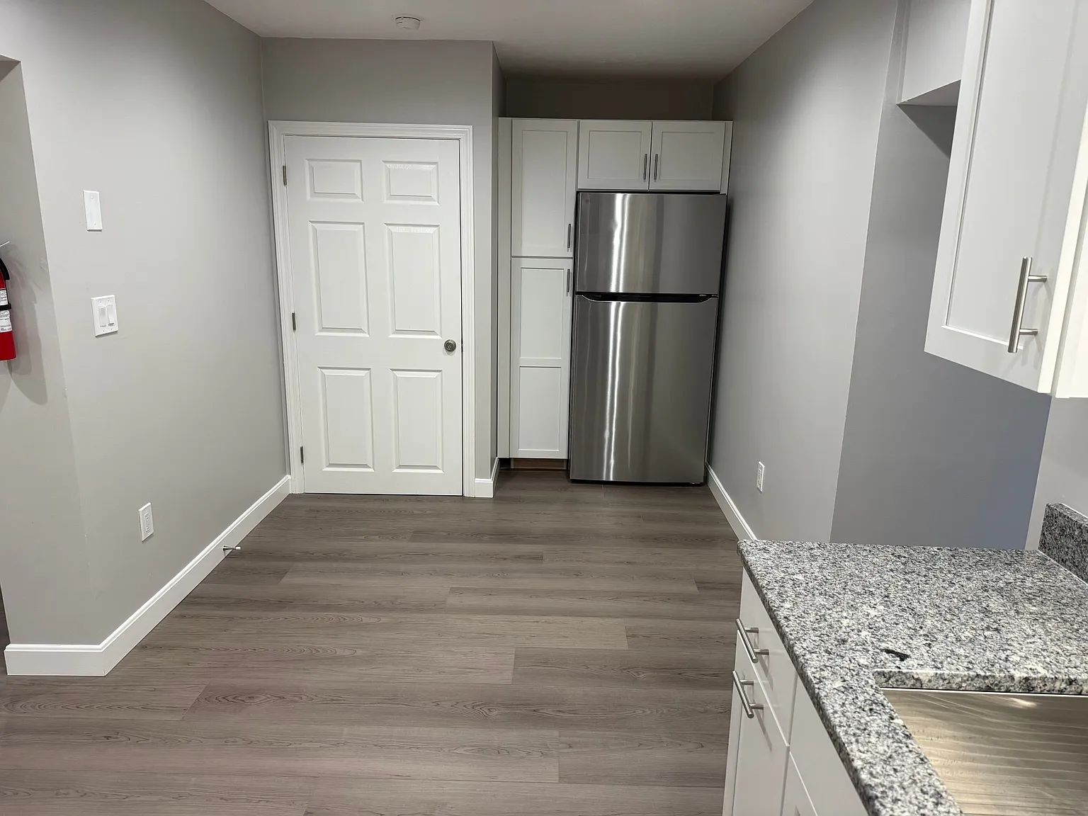 3 bed, 1.0 bath, 1100 sqft, $2,950 — Photo 3
