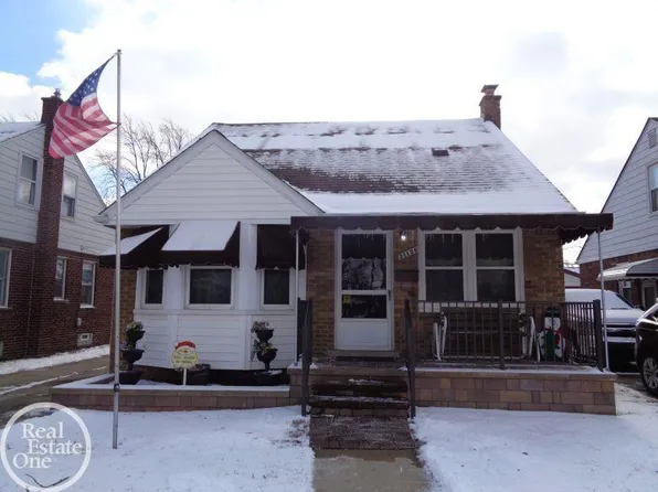 21136 Frazho St, Saint Clair Shores, MI 48081