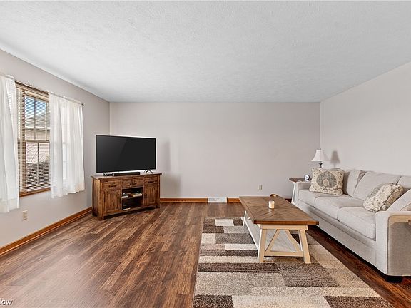 5th image of 331 W Heatherwood Dr