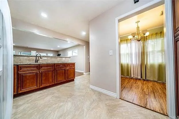 3847 S Redondo Blvd — Photo 9