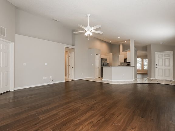 4th image of 11111 Newbridge Dr