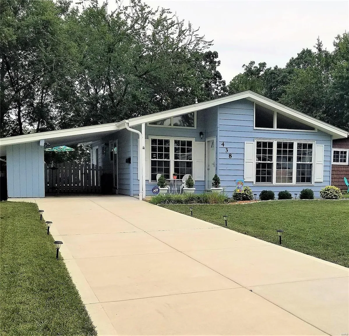 438 Orchard Ave photo 1