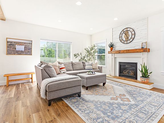 3rd image of 7852 N Sagebrush Ln
