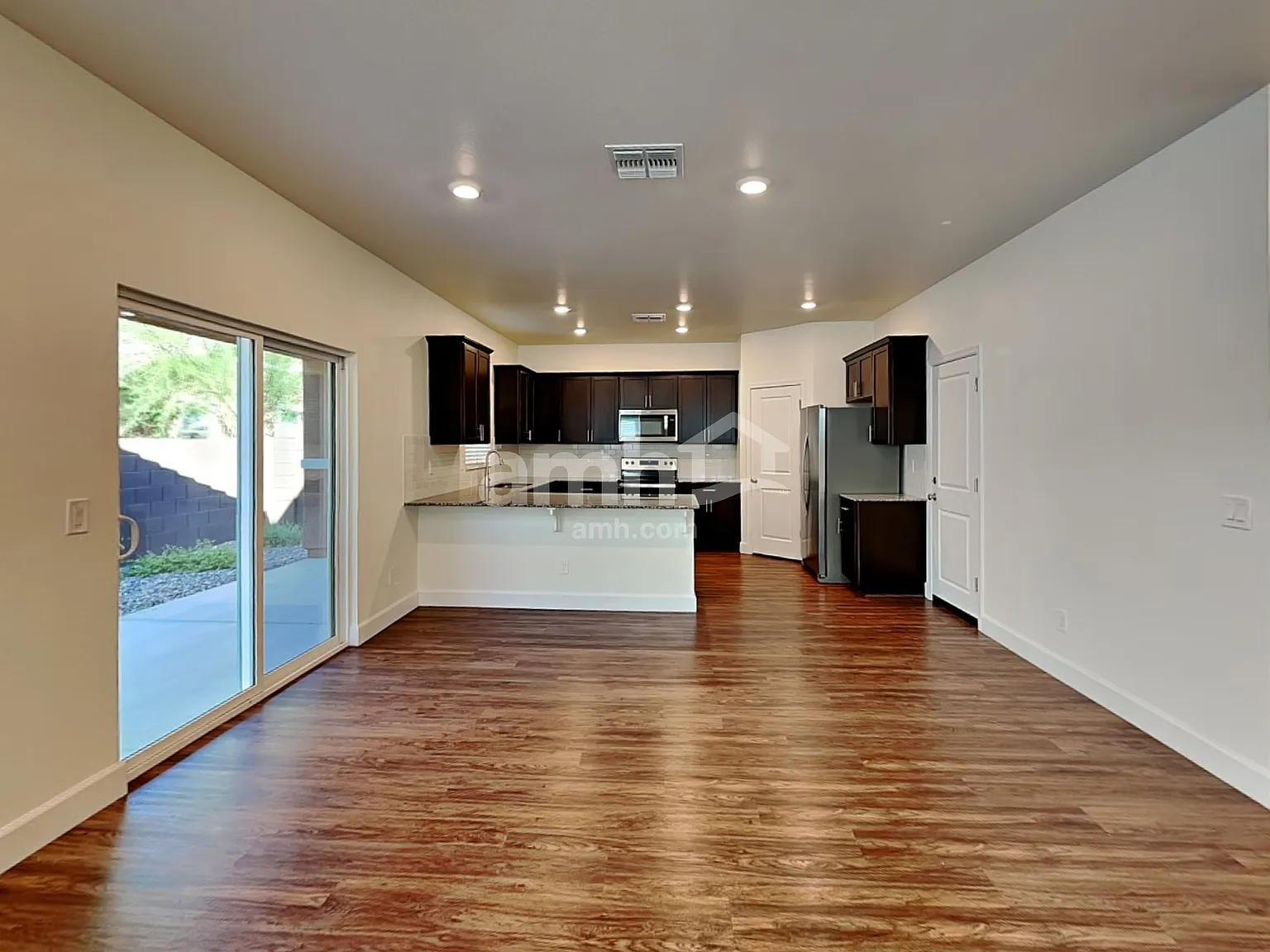 4 bed, 2.5 bath, 1891 sqft, $2,645 — Photo 4