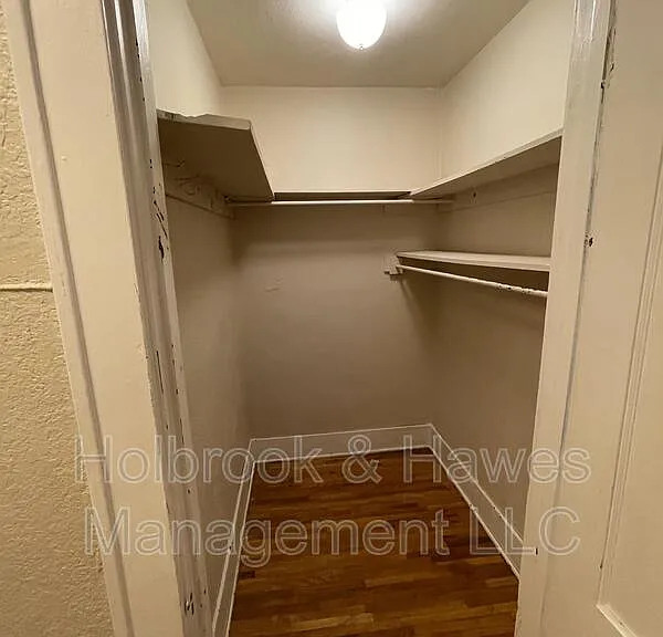 200 E Laurel St — Photo 14